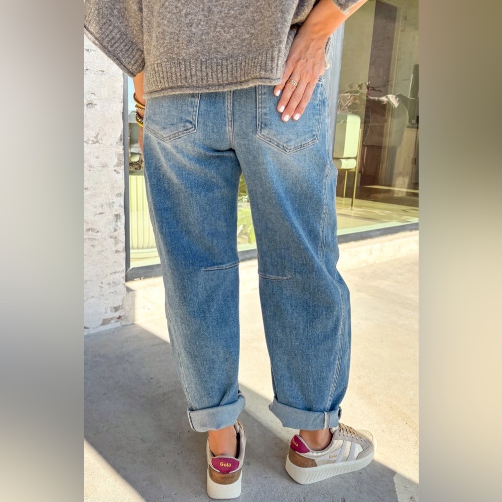 Stylish Blue Boyfriend Jeans for Women - Picture 2 of 10